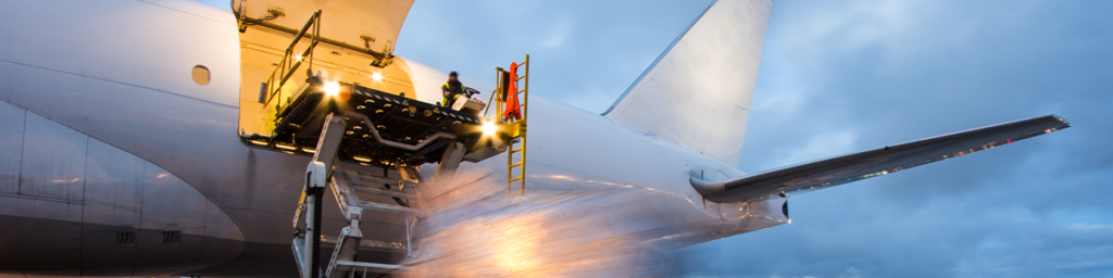 transport lotniczy wady